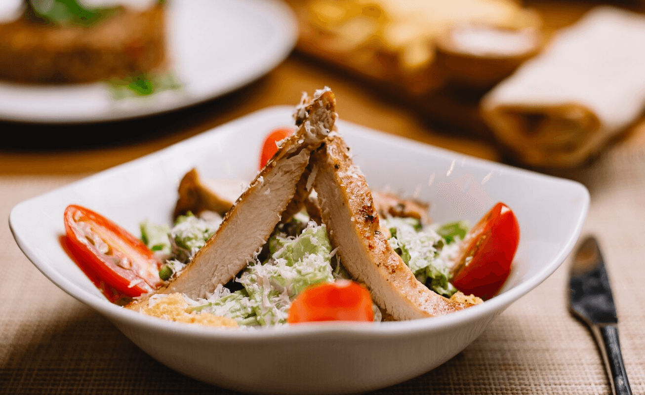 Gyros-Style Chicken Salad & Courgette Dip Recipe